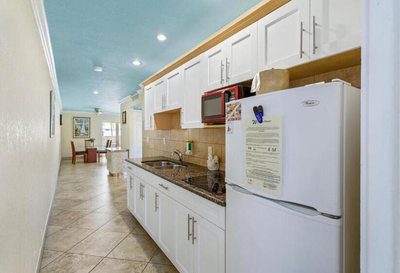 Люкс Повышенной Комфортности, Bay Palms Waterfront Resort   Hotel And Marina