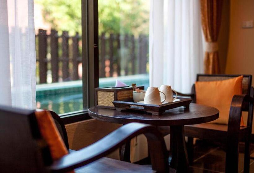 سوئیت با وان آب گرم, Cm Night Bazaar Boutique Hotel โรงแรม ซี เอ็ม ไนท์บาซาร์ บูทีค   Sha Plus Certified