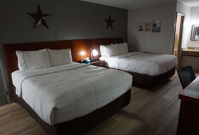 Номер Стандарт 2 Двуспальные Кровати, Harvest Drive Family Inn  Renovated Rooms