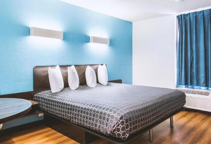 חדר סטנדרט עם מיטת קינג, Sky Palace Inn & Suites By Jasper Beeville