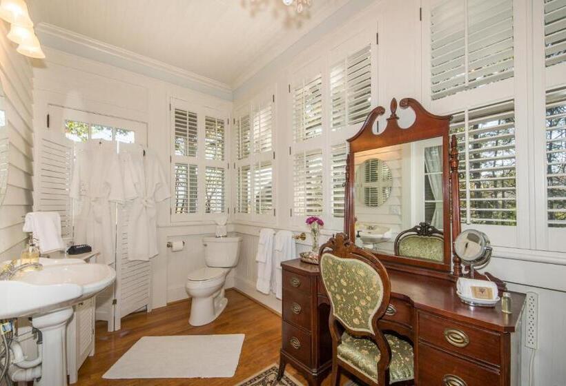 Номер Стандарт Вид на Горы, Oak Hill On Love Lane Bed And Breakfast Inn