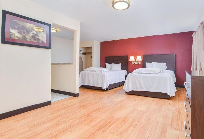 Номер Deluxe Адаптированный для Инвалидов, Red Roof Inn Plus+ & Suites Guilford