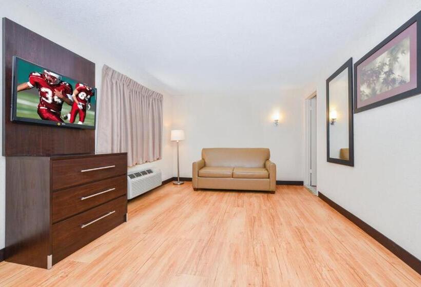 Люкс Кровать Кинг, Red Roof Inn Plus+ & Suites Guilford