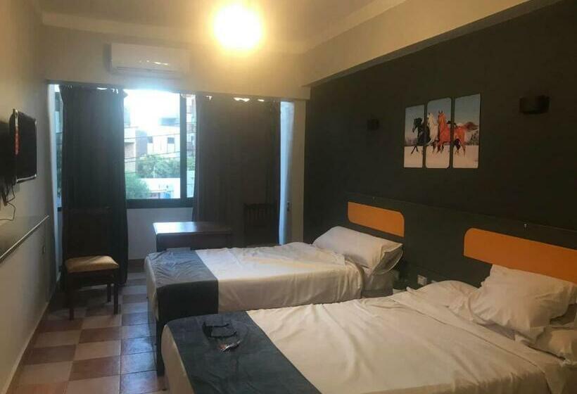 Deluxe Room, Royal