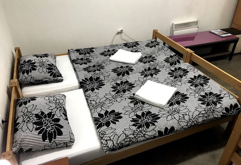 اتاق استاندارد چهار تخته, Kingdom Rooms Visoko
