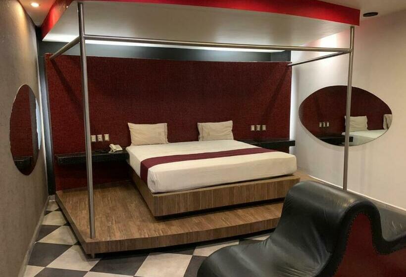 استودیوی استاندارد, Dluxe Auto Hotel Adults Only