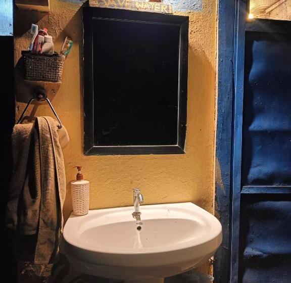 共用房间的床, Vista Hostel Jeolikote, Nainital