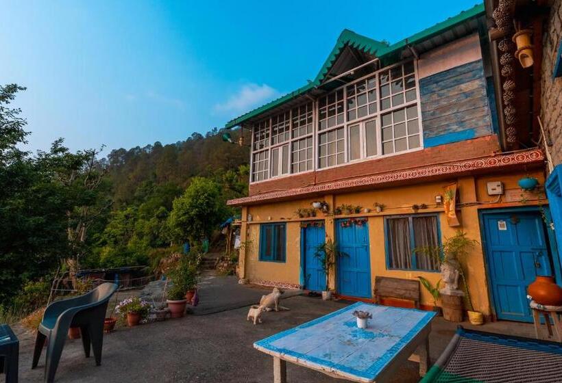共用房间的床, Vista Hostel Jeolikote, Nainital