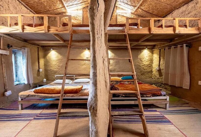 家庭间, Vista Hostel Jeolikote, Nainital