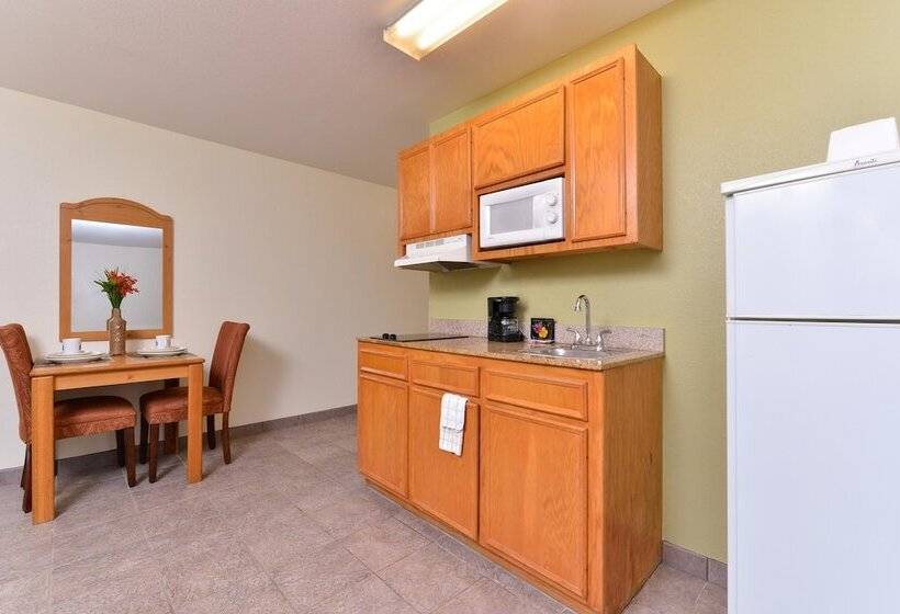 Люкс, Americas Best Value Inn & Suites Winnie