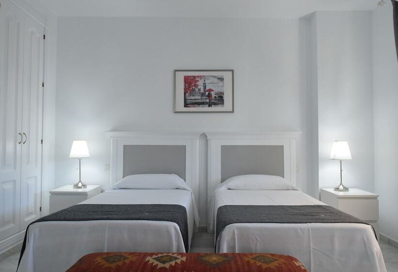 1 Bedroom Penthouse Apartment, Serinamar  Los Naranjos De Marbella