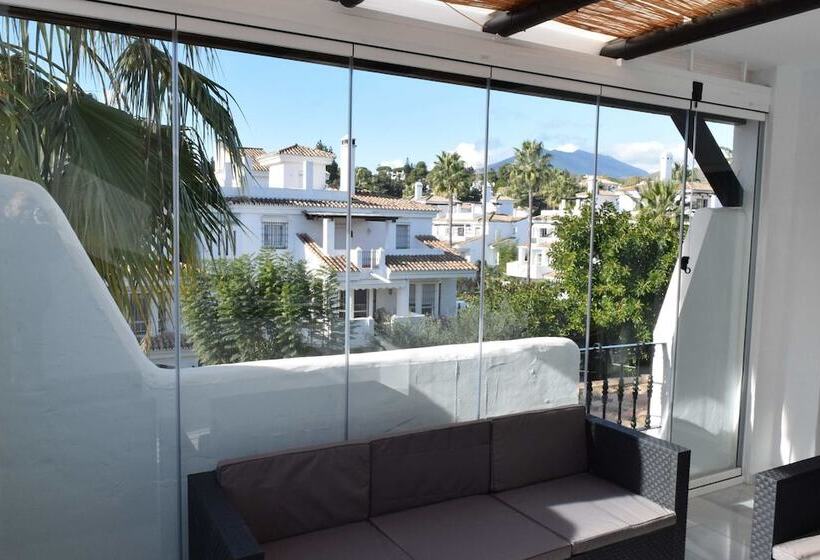 1 Bedroom Penthouse Apartment, Serinamar  Los Naranjos De Marbella
