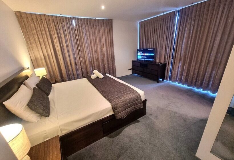 דירת 3 חדרי שינה עם נוף לבריכה, Aria Apartments