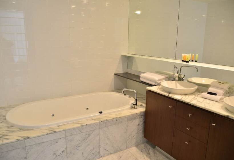 דירת שלושה חדרים, Aria Apartments