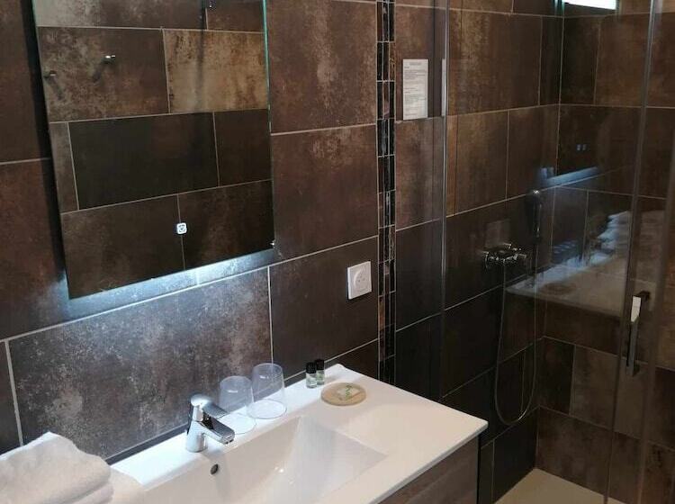 Четырехместный Номер Стандарт Вид на Море, Auberge Ferayola