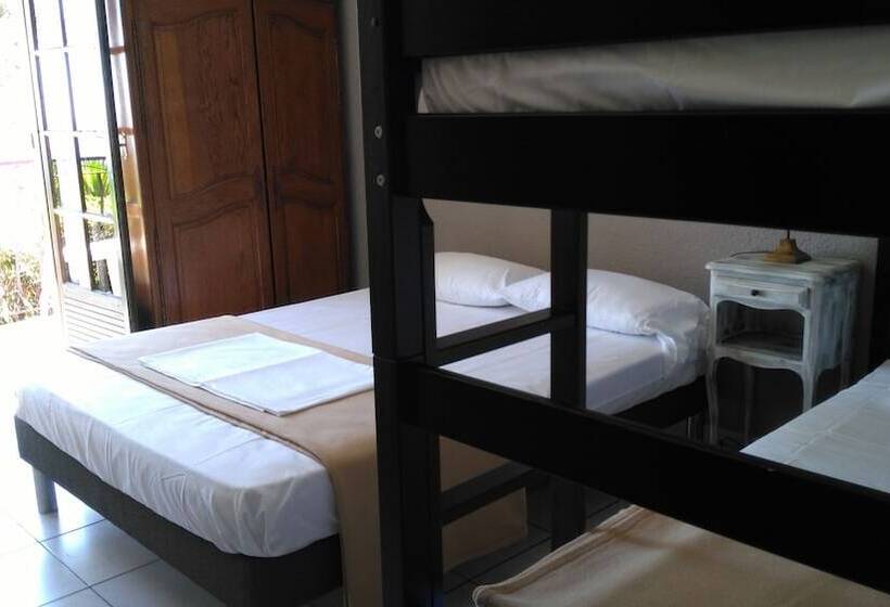 Четырехместный Номер Стандарт Вид на Море, Auberge Ferayola