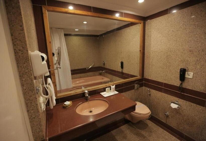 발코니 디럭스 룸, Willow Banks   Boutique 4 Star Hotel On The Mall Road Shimla