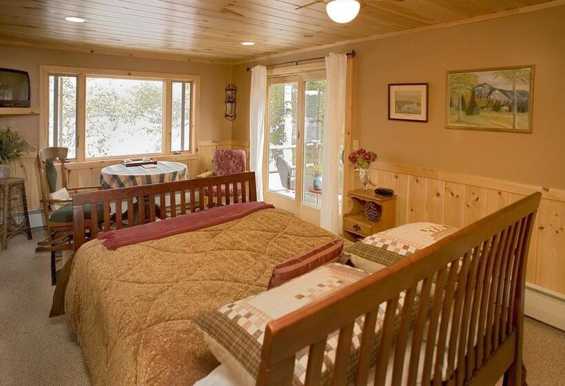 Номер Deluxe Вид на Озеро, Kiwassa Lake Bed & Breakfast
