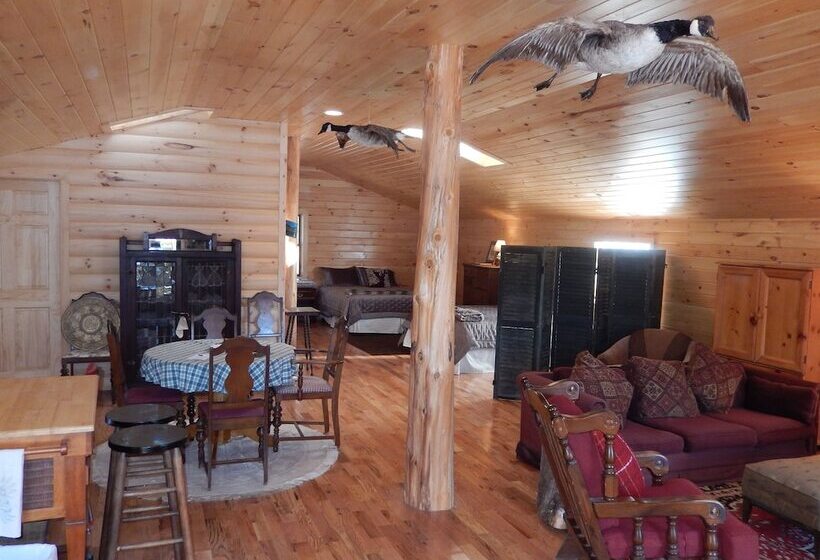 Номер Deluxe Вид на Озеро, Kiwassa Lake Bed & Breakfast