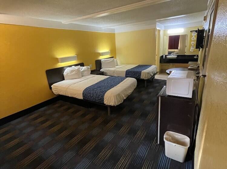 Номер Стандарт 2 Двуспальные Кровати, Travelodge By Wyndham Benton Harbor Mi