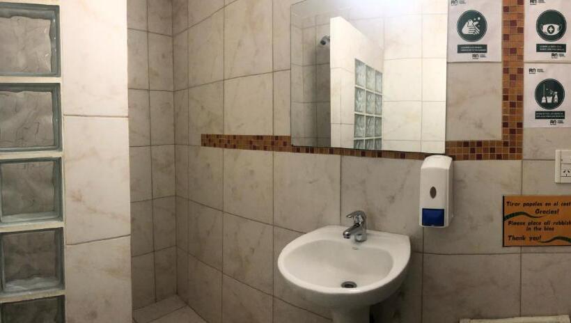 스탠다드 룸 공동 욕실, Rodinia Hostel