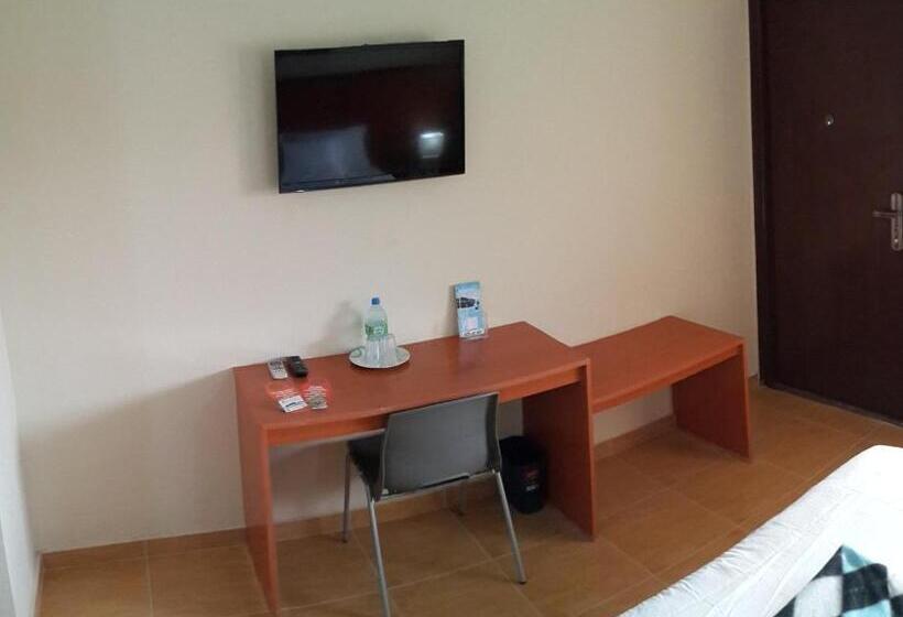 Четырехместный Номер Стандарт, Express Inn Coronado & Camping