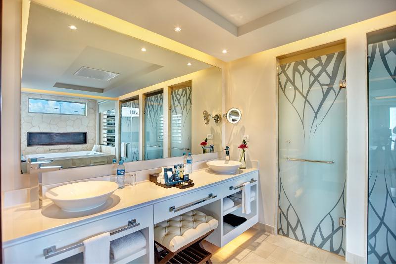 Deluxe Junior Suite met Uitzicht op Zee, Hideaway at Royalton Riviera Cancun, An Autograph Collection - All Inclusive Resort - Adults Only