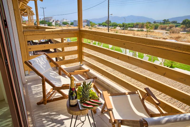 جناح جونيور مزوَّد بحمام سباحة, Alia Luxury Suites And Spa