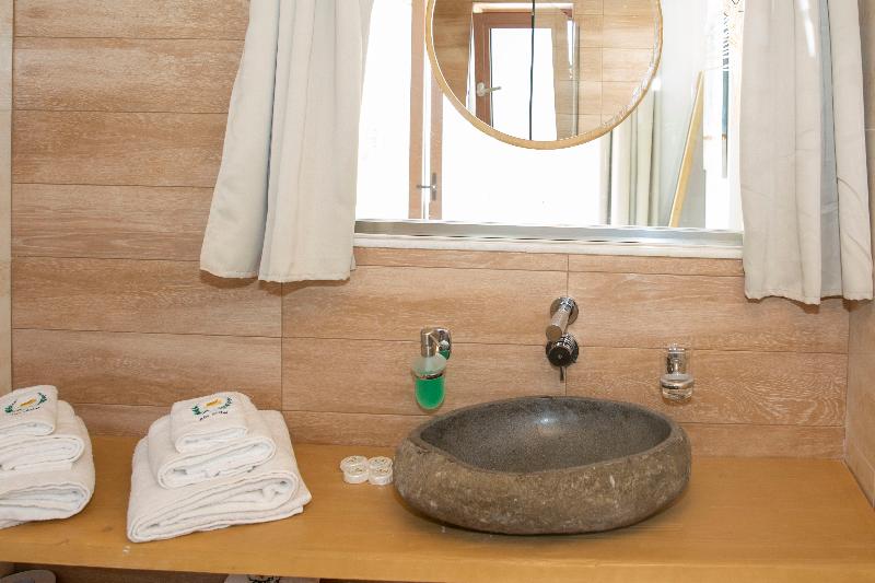 جناح مزود بحمام سباحة, Alia Luxury Suites And Spa