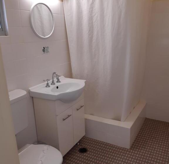 패밀리 룸, Inverell Motel