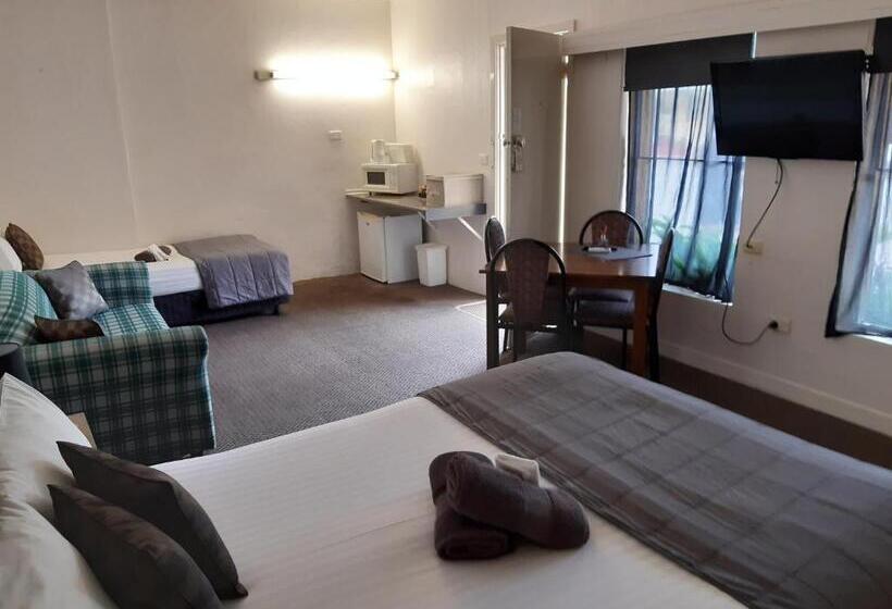 패밀리 룸, Inverell Motel