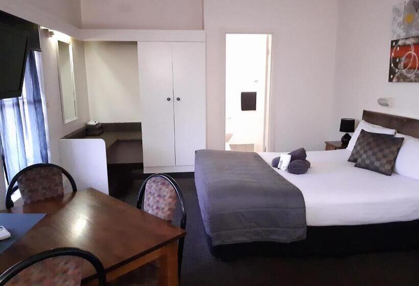 패밀리 룸, Inverell Motel