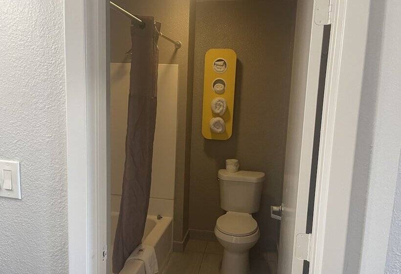 Номер Стандарт 2 Двуспальные Кровати, Motel 6 Denton, Tx  Unt
