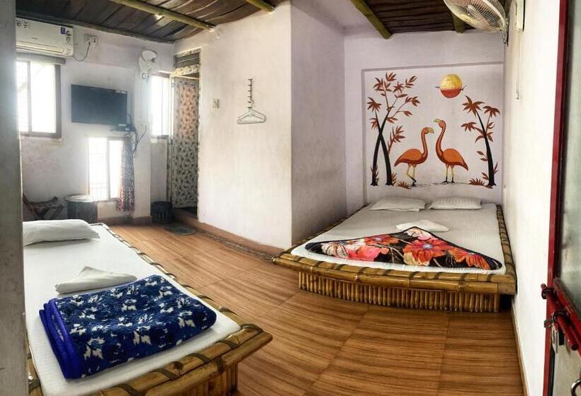 חדר סטנדרטי לשלושה עם נוף, Shri Guest House