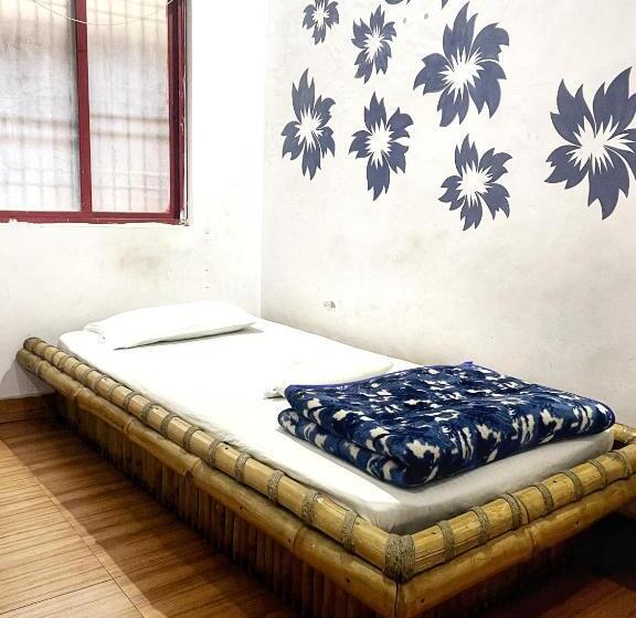 חדר סטנדרט יחיד, Shri Guest House