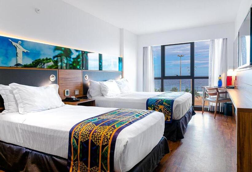 Deluxe Kolmen Hengen Huone, Arena Leme
