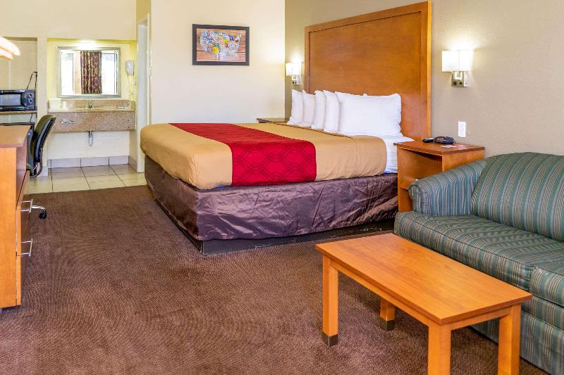 스탠다드 룸 킹사이즈 침대, Econo Lodge Weldon  Roanoke Rapids