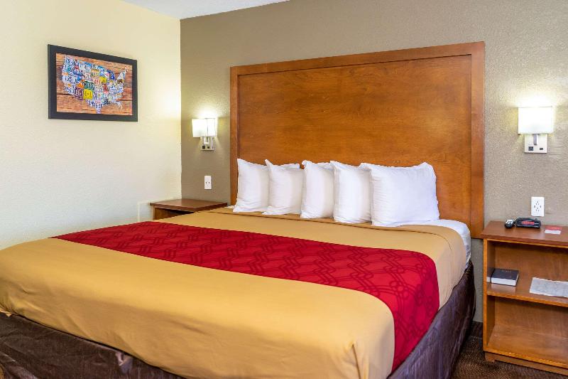 キングサイズベッドのスタンダードルーム, Econo Lodge Weldon  Roanoke Rapids
