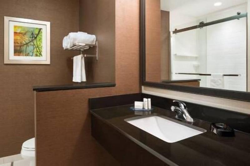 带大床的标准间, Fairfield Inn & Suites By Marriott Atmore
