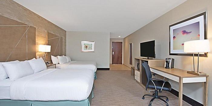 Номер Стандарт Адаптированный для Инвалидов, Holiday Inn Express & Suites New Cumberland, An Ihg
