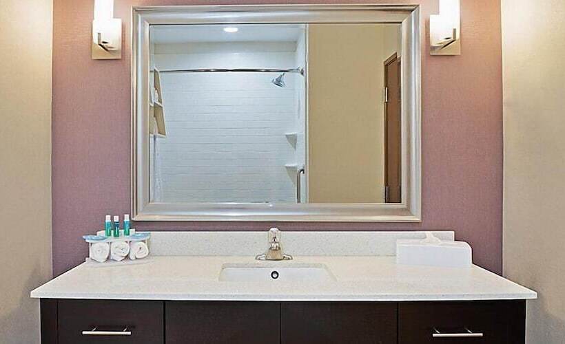 Номер Стандарт Адаптированный для Инвалидов, Holiday Inn Express & Suites New Cumberland, An Ihg