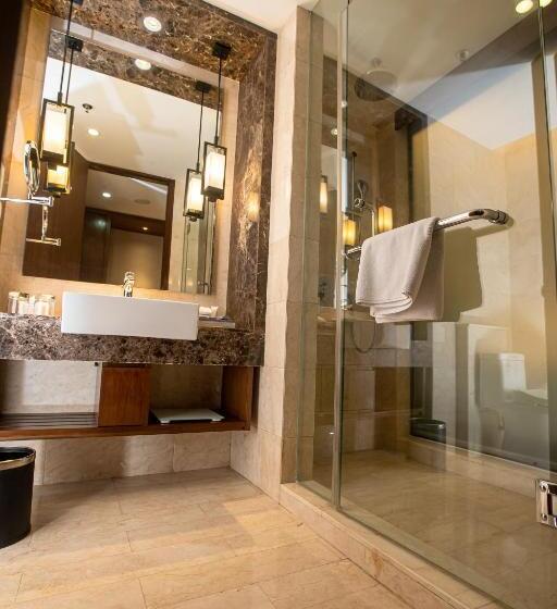 Семейный Номер, Crowne Plaza Bandung, An Ihg