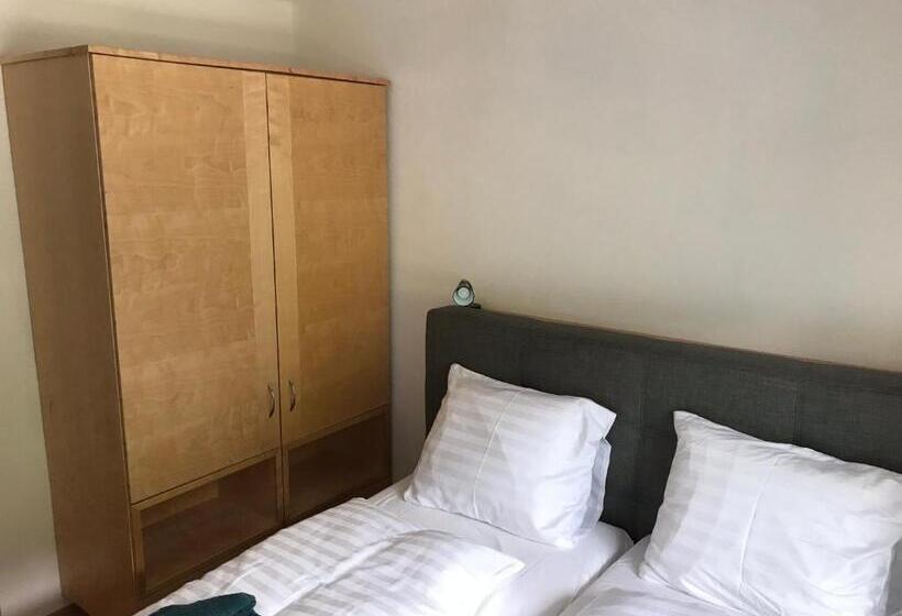 Quarto Estandar com Sacada, Gasthof Fair