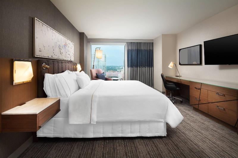 חדר דחוקס עם מיטת קינג, The Westin Austin Downtown
