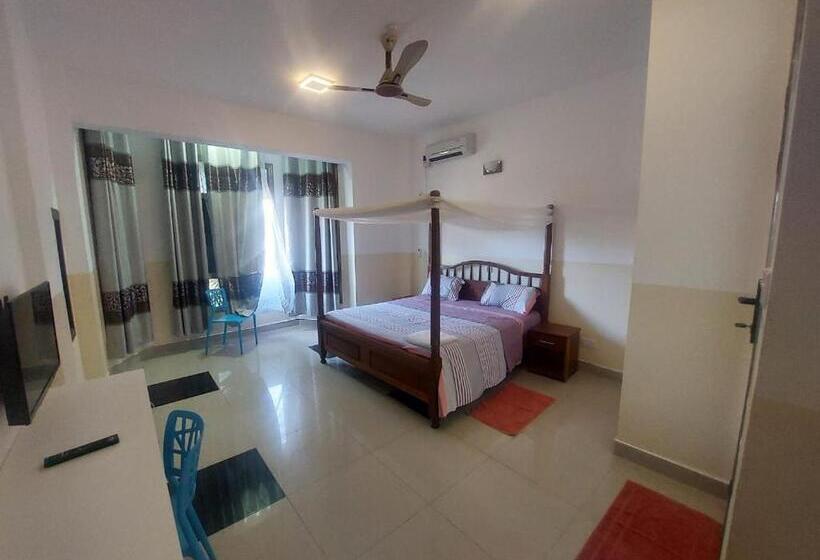 اتاق لوکس با تخت بزرگ, Ayodya Suites Nyali