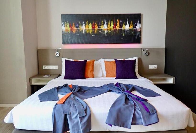 Номер Superior Кровать Кинг, Qliq Damansara
