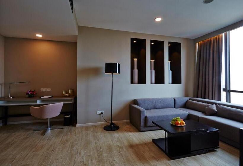 Полулюкс, Qliq Damansara