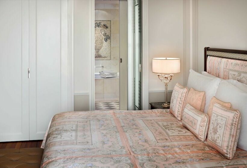 Номер Deluxe Вид на Город, Palazzo Versace Dubai