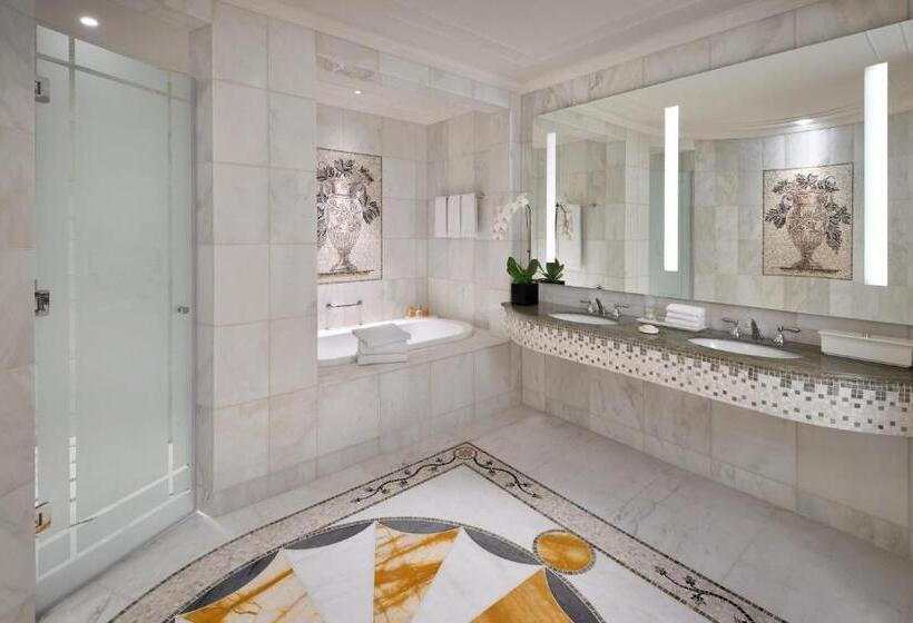 Номер Superior Вид на Город, Palazzo Versace Dubai