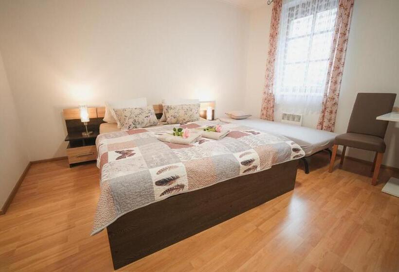 اتاق لوکس, Pension štěpán